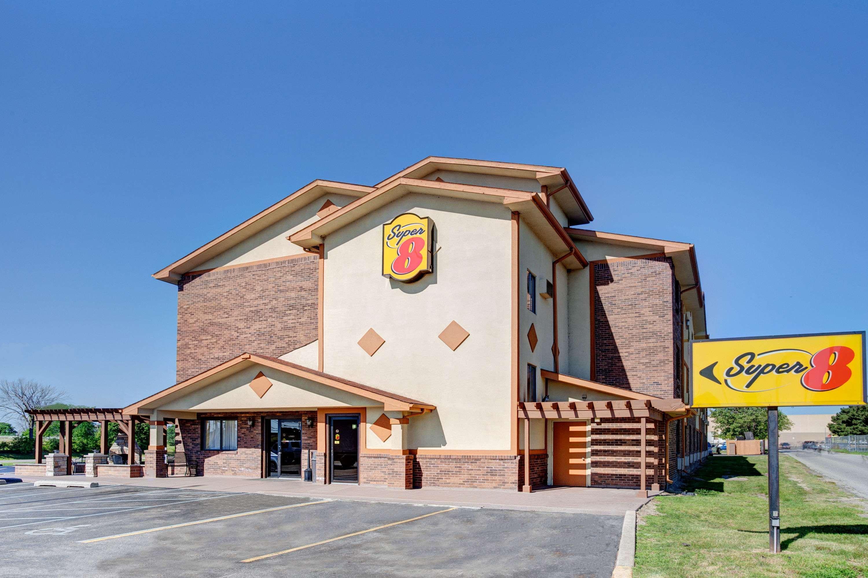 Super 8 By Wyndham Roseville/Detroit Area Zewnętrze zdjęcie