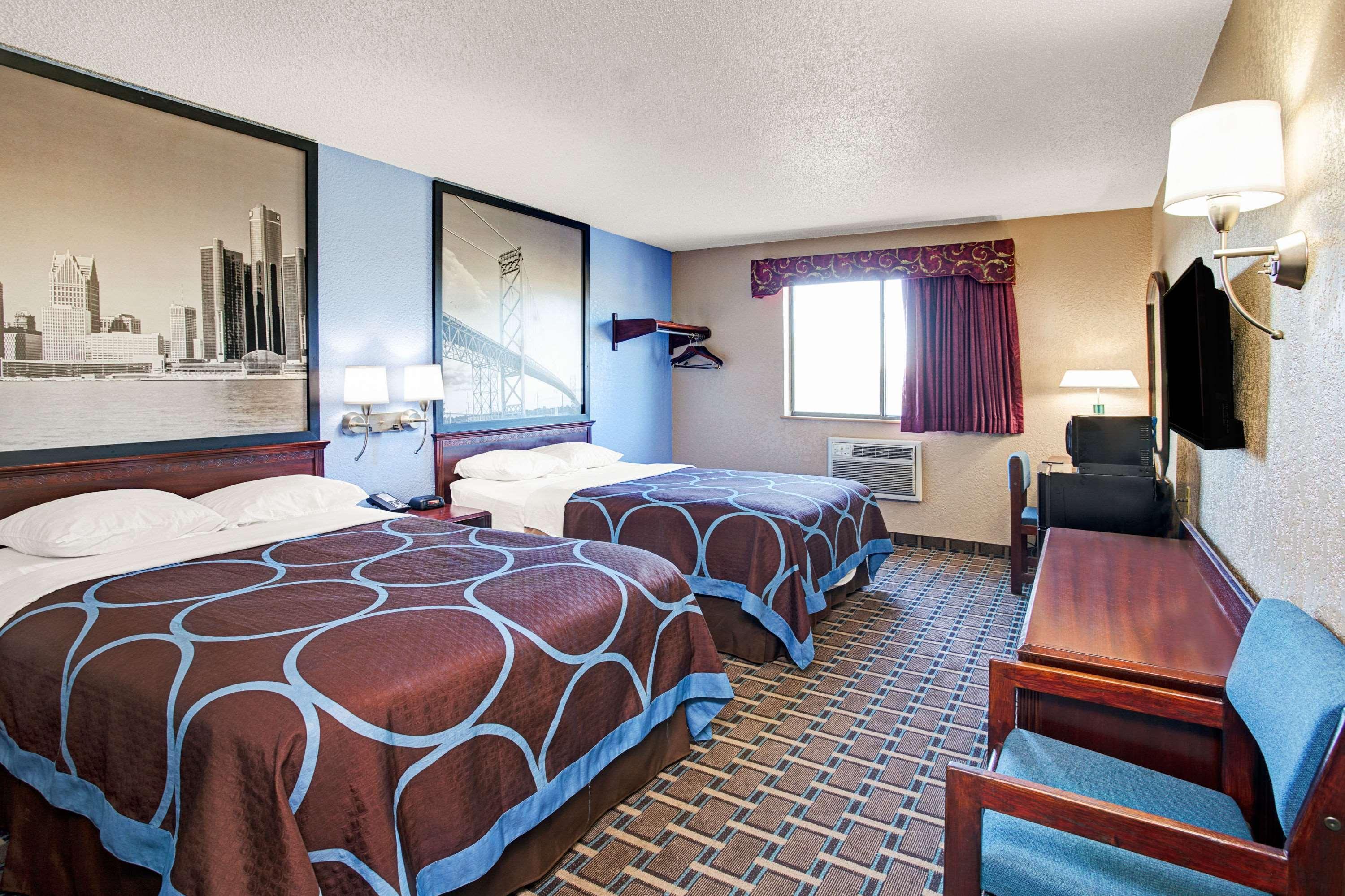 Super 8 By Wyndham Roseville/Detroit Area Zewnętrze zdjęcie