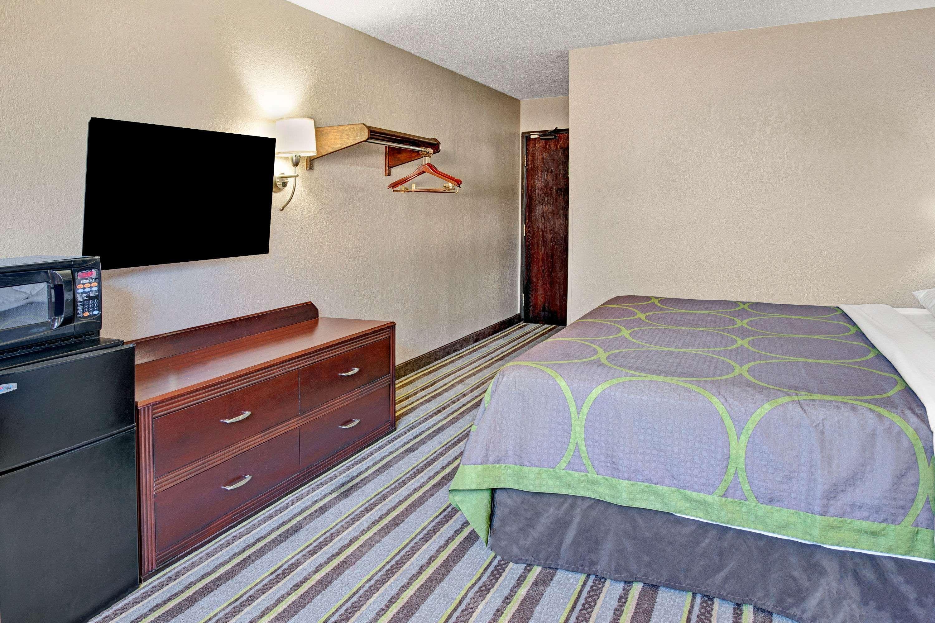 Super 8 By Wyndham Roseville/Detroit Area Zewnętrze zdjęcie