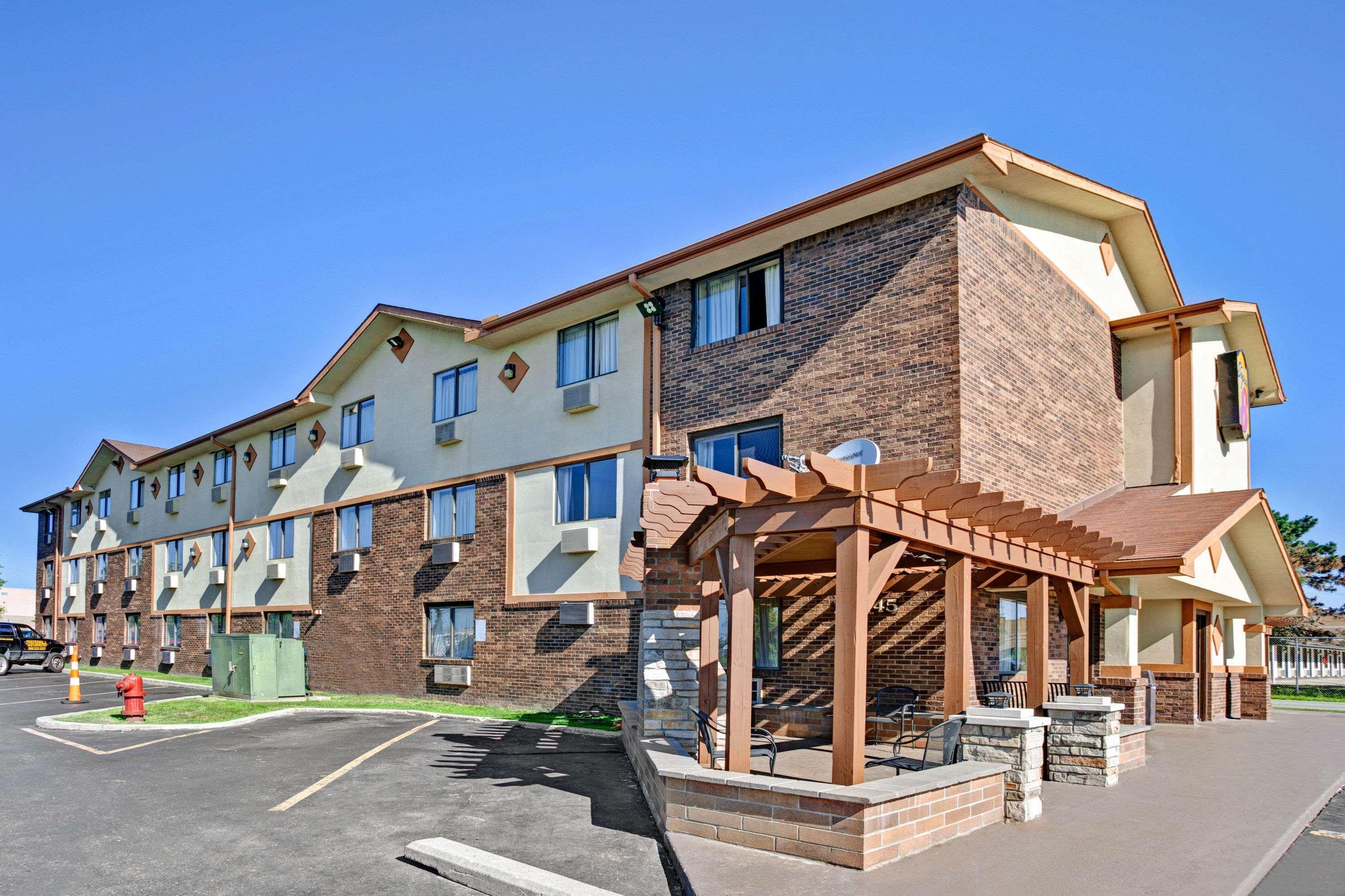 Super 8 By Wyndham Roseville/Detroit Area Zewnętrze zdjęcie