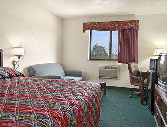 Super 8 By Wyndham Roseville/Detroit Area Pokój zdjęcie